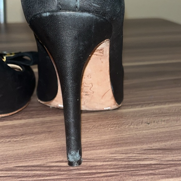 TORY BURCH black leather and suede tortoise bow chase pumps - Picture 11 of 16